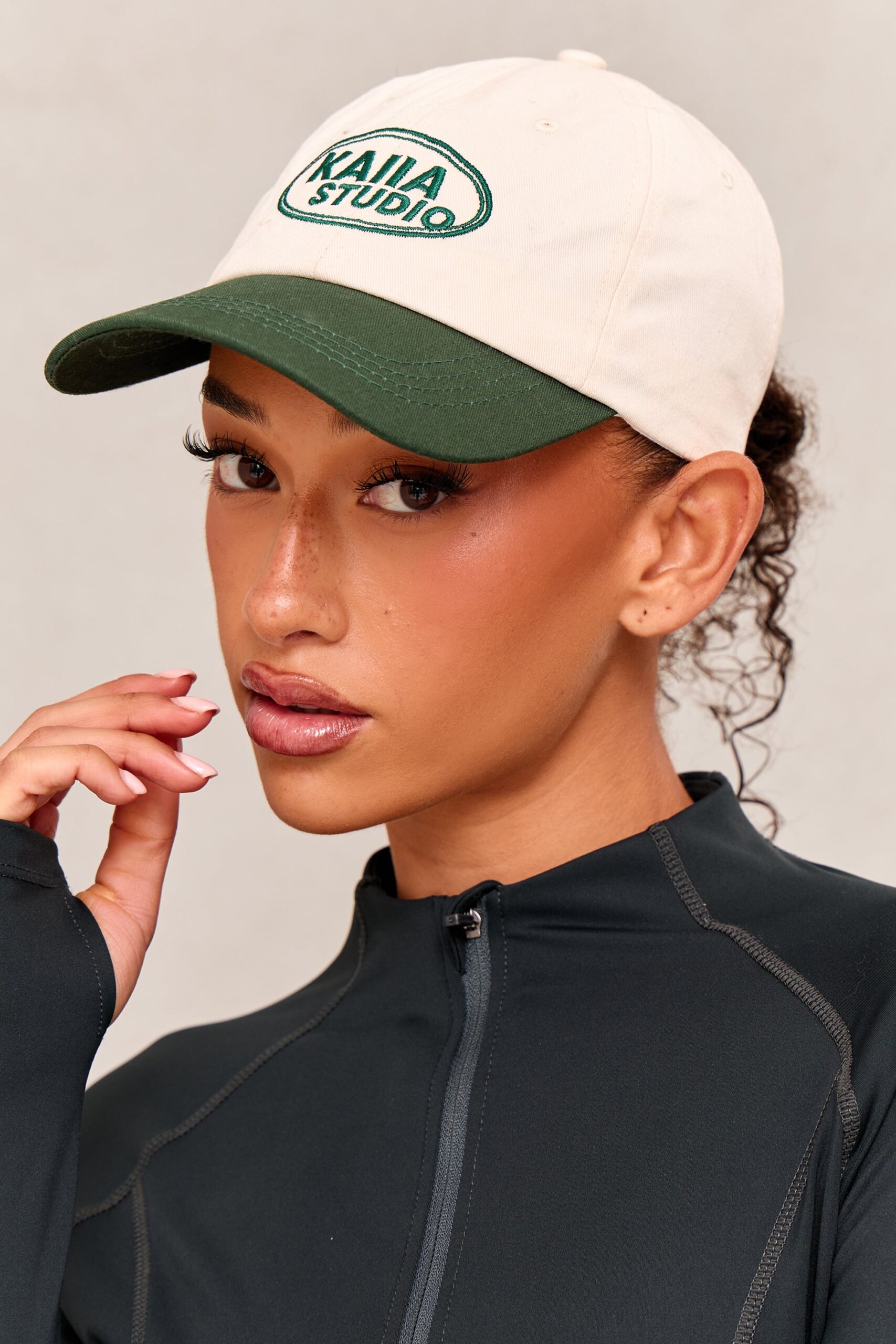 Kaiia Studio Logo Contrast Cap Cream & Green